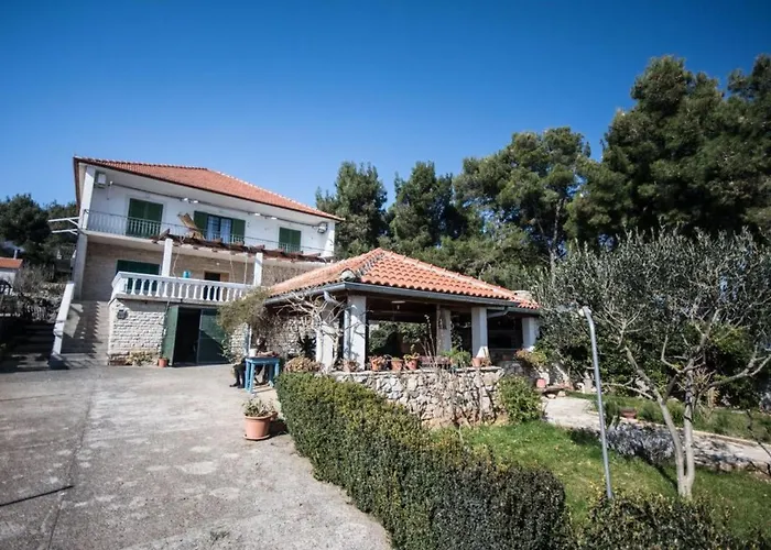 Mama Roza Mit Blick Auf Wasser By Interhome