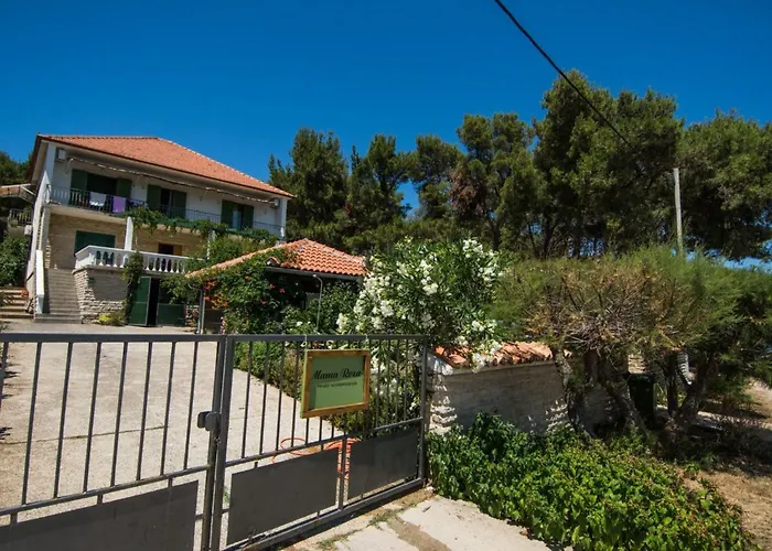 Mama Roza Mit Blick Auf Wasser By Interhome