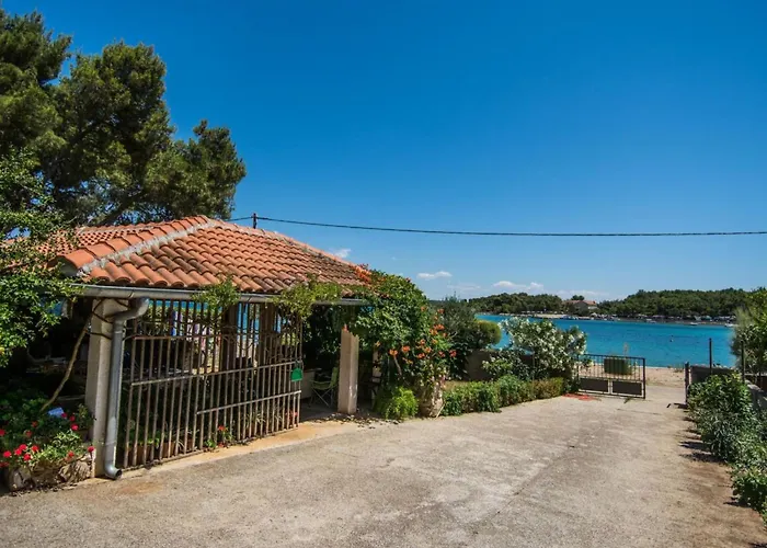 Mama Roza Mit Blick Auf Wasser By Interhome Pašman