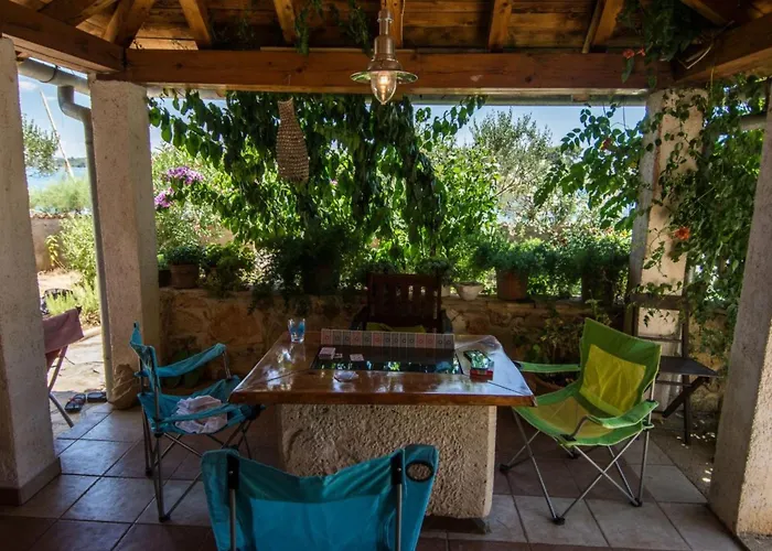 Mama Roza Mit Blick Auf Wasser By Interhome Pašman