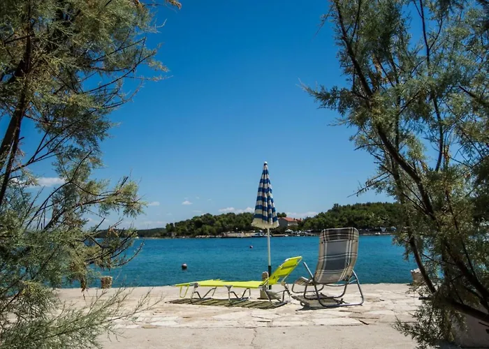 Mama Roza Mit Blick Auf Wasser By Interhome Pašman