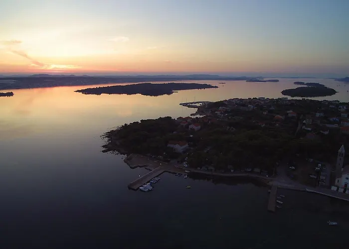 Mama Roza Mit Blick Auf Wasser By Interhome *