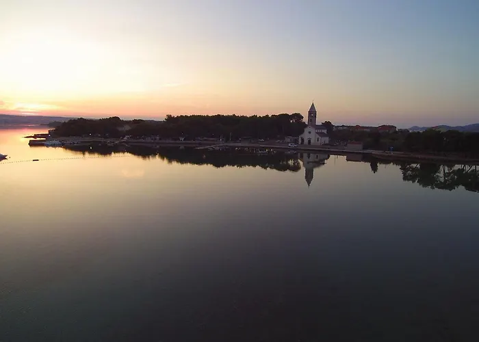 Mama Roza Mit Blick Auf Wasser By Interhome * Pašman