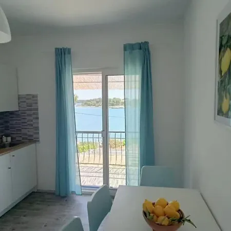 Mama Roza Mit Blick Auf Wasser By Interhome Apartman