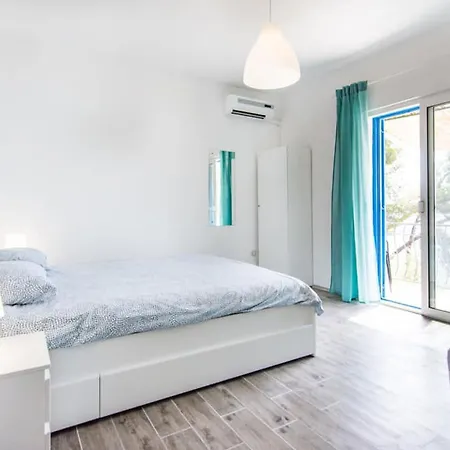 Apartment Mama Roza Mit Blick Auf Wasser By Interhome Pašman