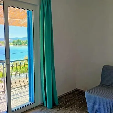 Mama Roza Mit Blick Auf Wasser By Interhome *