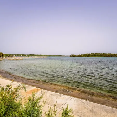 Mama Roza Mit Blick Auf Wasser By Interhome