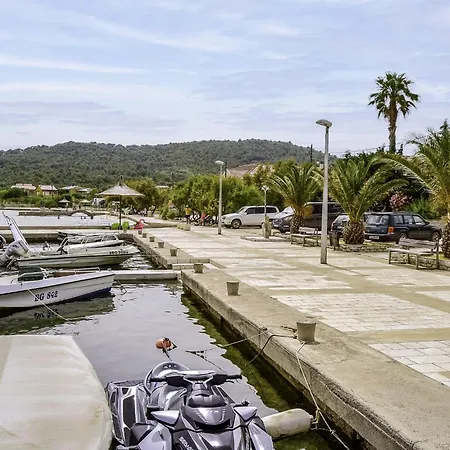 Apartman Mama Roza Mit Blick Auf Wasser By Interhome Pasman
