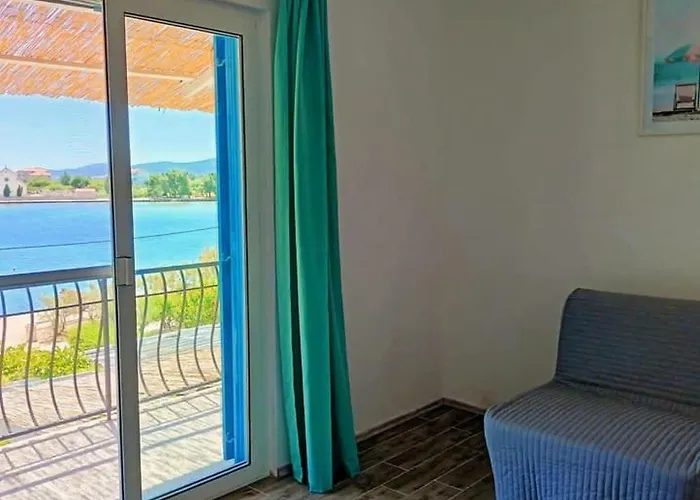 Mama Roza Mit Blick Auf Wasser By Interhome *