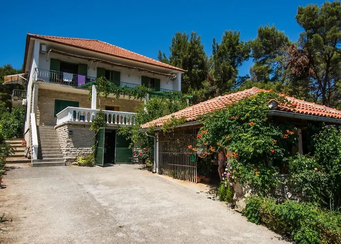 Apartment Mama Roza Mit Blick Auf Wasser By Interhome Pašman