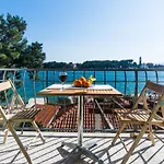 Διαμέρισμα Mama Roza Mit Blick Auf Wasser By Interhome