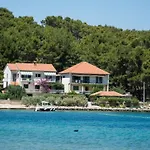 Mama Roza Mit Blick Auf Wasser By Interhome * Pašman