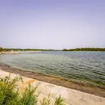 Mama Roza Mit Blick Auf Wasser By Interhome