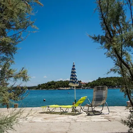 Mama Roza Mit Blick Auf Wasser By Interhome Pašman