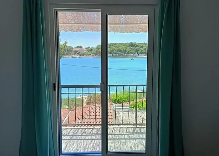 Mama Roza Mit Blick Auf Wasser By Interhome Пашман